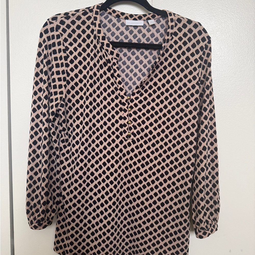 Women's Black & Nude Geometric Henley Top